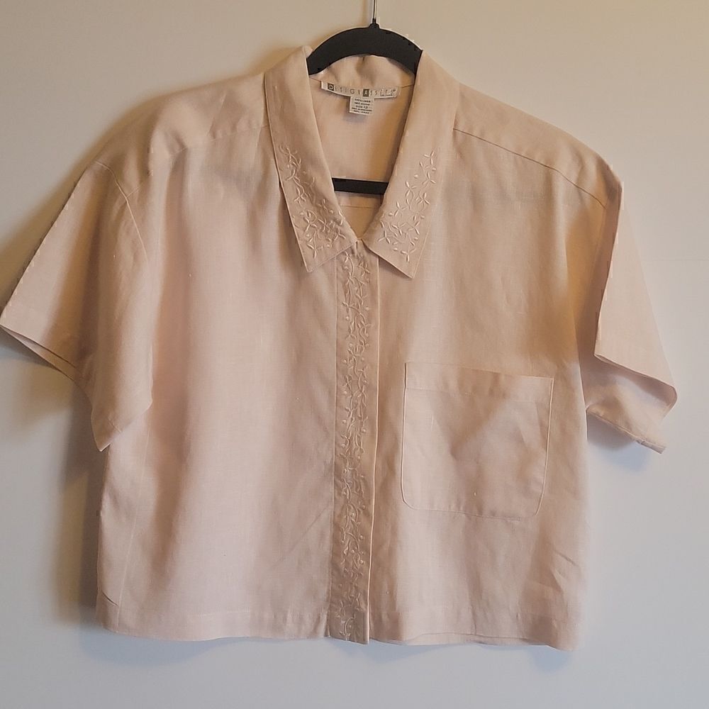 Design Assets Linen pink cropped top size 12. Brocade around neck and middle.